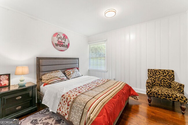 Building Photo - 1131 Custer Ave SE