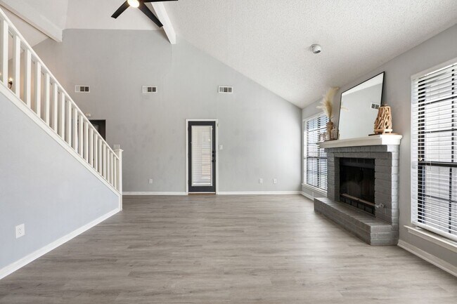 Building Photo - 2109 Boxwood Path