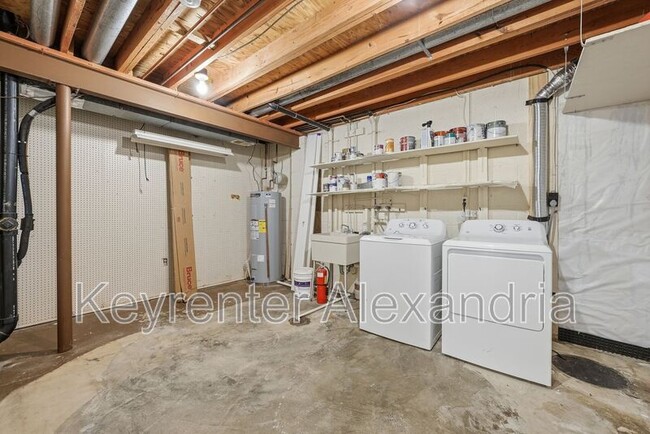 Building Photo - 8239 Dr Craik Ct