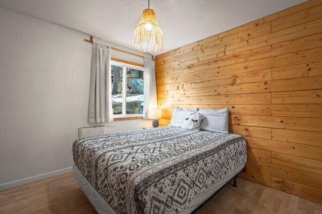 Building Photo - Nice condo near Heavenly available now!