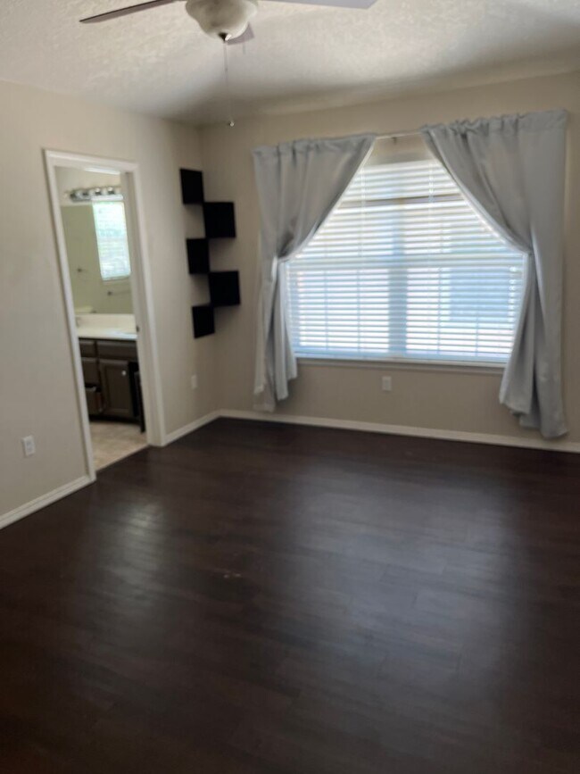 Building Photo - Corrales Heights Rental