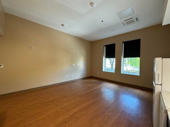 Building Photo - 83 Hanover St