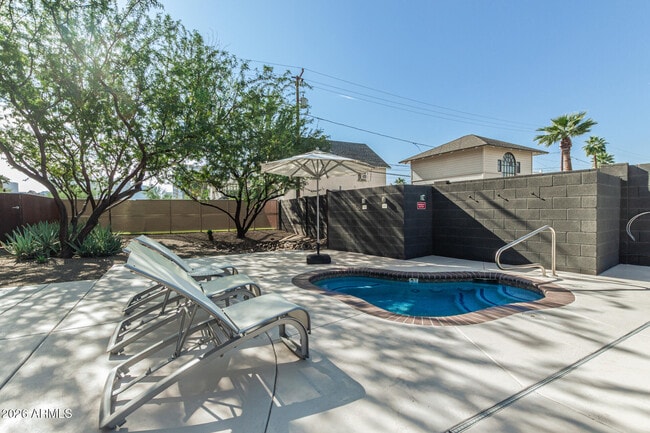 Building Photo - 1326 N Central Ave