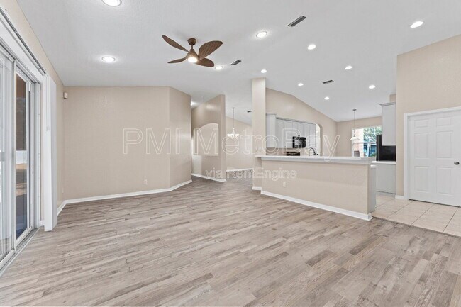 Building Photo - 11709 Holly Creek Dr