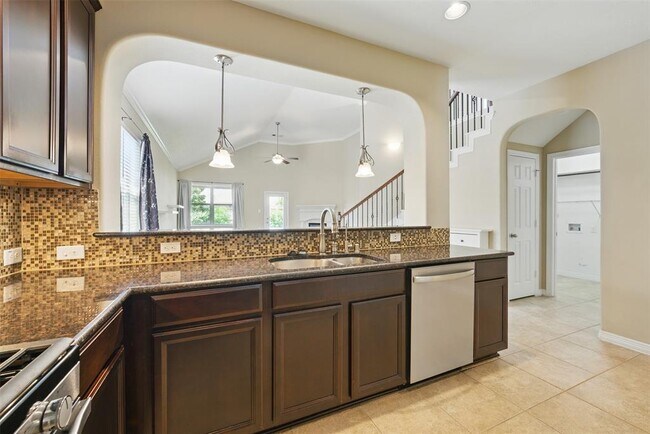 Building Photo - 27154 Harvest Pointe Ln