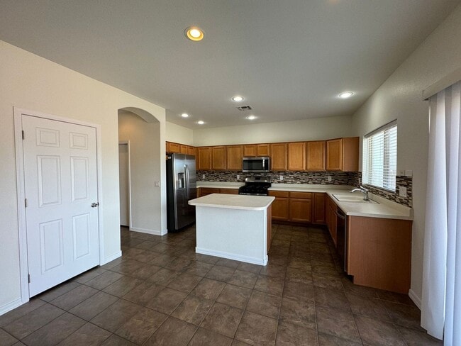 Building Photo - 4 Bedroom - 2.5 Bath - 2485 Sq. Ft - Sahuarita