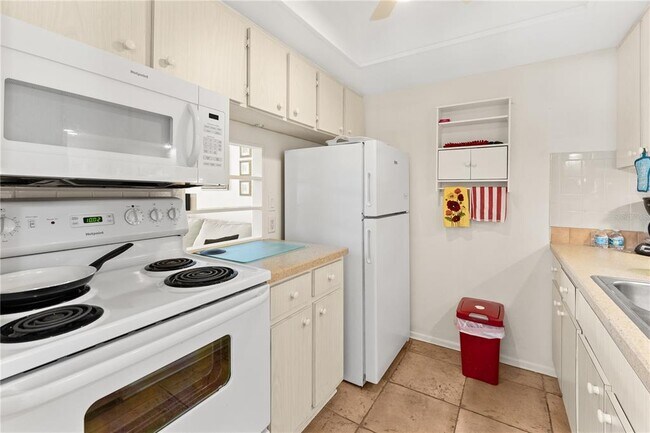 Building Photo - 24 Quails Run Blvd