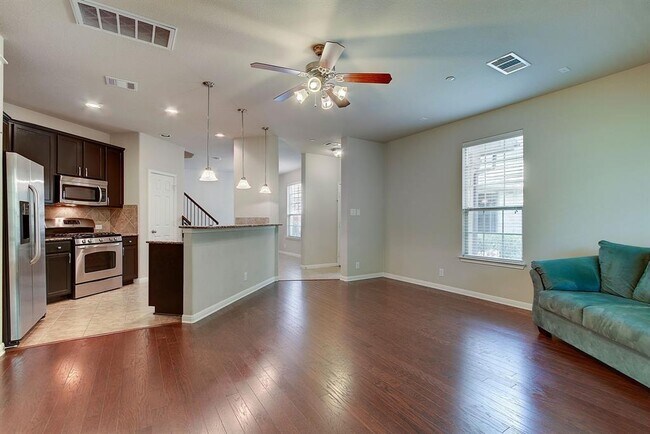 Building Photo - 1310 W Parmer Ln
