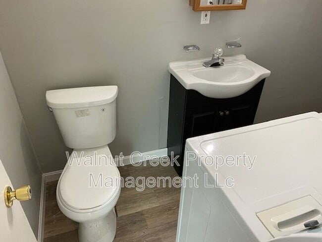 Building Photo - 671-681 Shoreline Dr