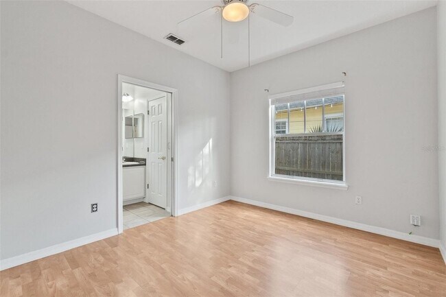 Building Photo - 2413 Musselwhite Ave