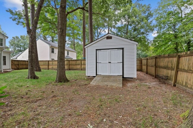 Building Photo - Your Dream Home Awaits!