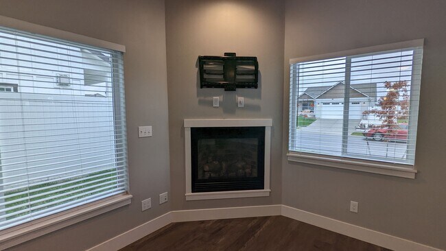 Building Photo - Post Falls Crown Pointe Home