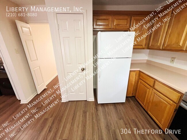 Building Photo - 304 Thetford Dr