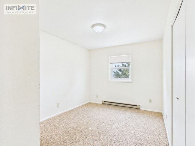 Building Photo - 3 Bedroom off East Valley Center!