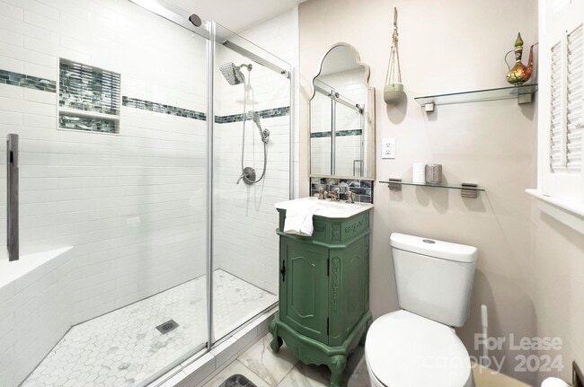 Building Photo - 629 Grandin Rd