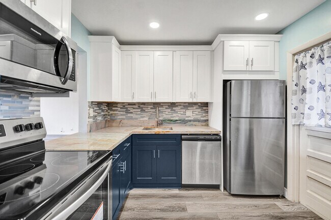 Building Photo - 2430 SW 81st Ave