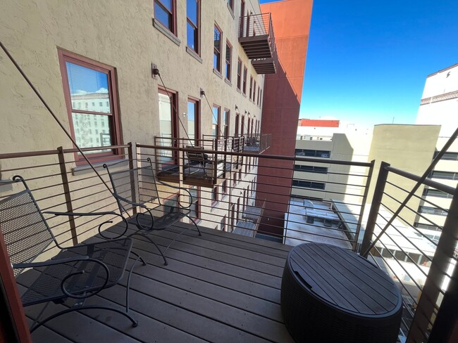 Building Photo - Eccentric 2 Bedroom 2.5 Bathroom Condo In ...