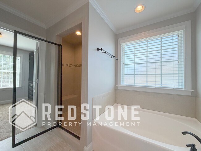 Building Photo - 1823 Buxton Way