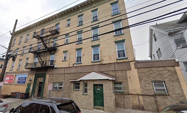 Building Photo - 93 Grant Ave