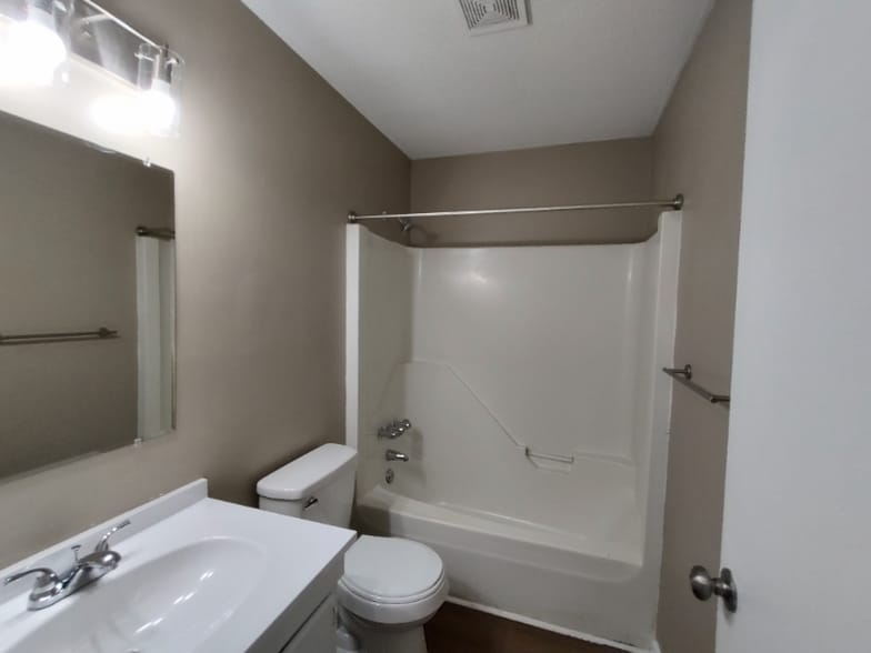 Building Photo - 705 Smithdale Dr