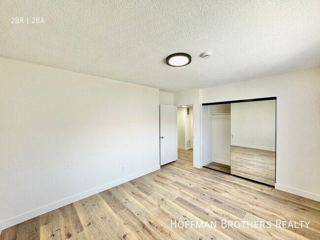 Building Photo - 12631 Vanowen St
