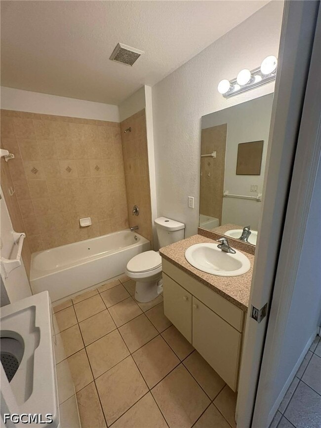 Building Photo - 1002 W 12th St