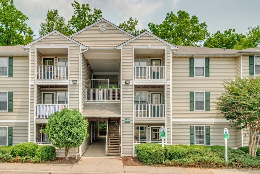 Building Photo - Stonegate Apartments