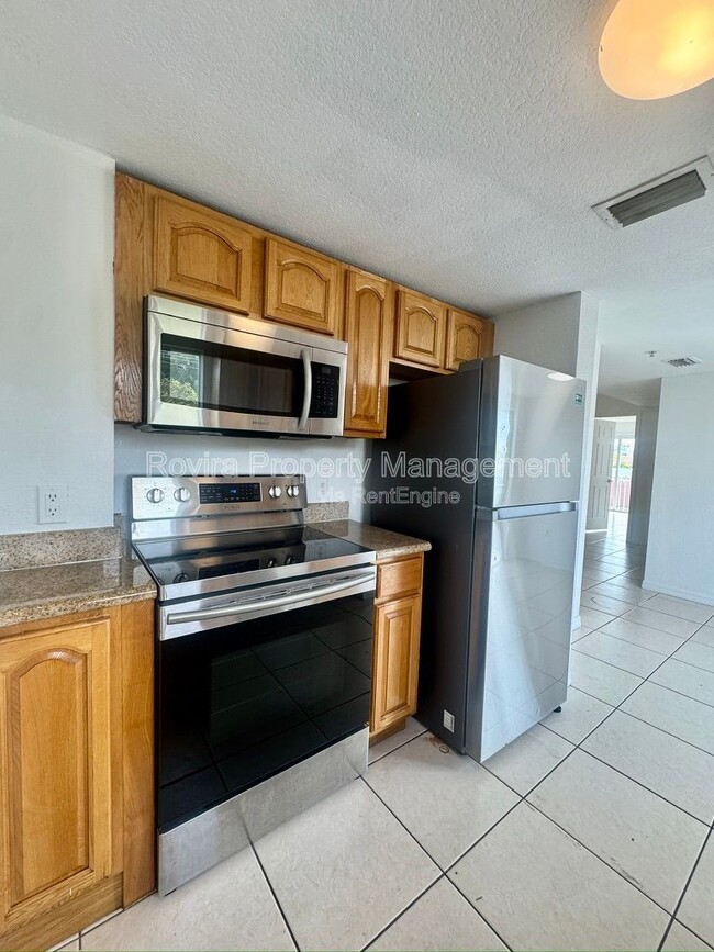 Building Photo - 498 SW 6th St