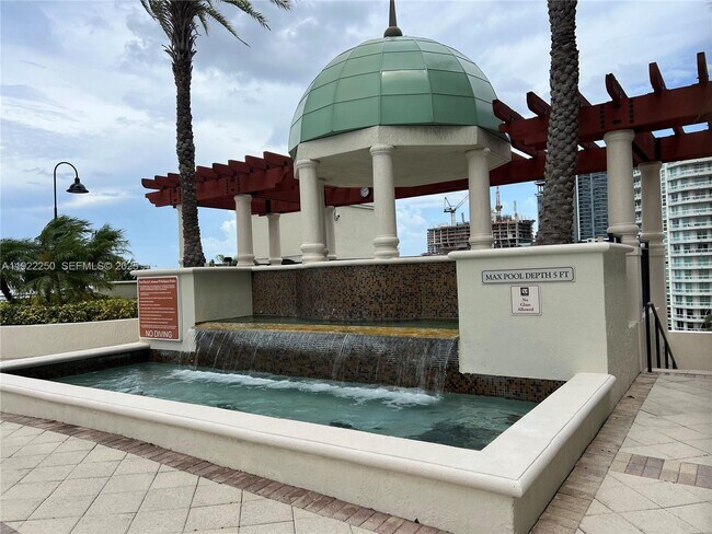 Building Photo - 610 W Las Olas Blvd