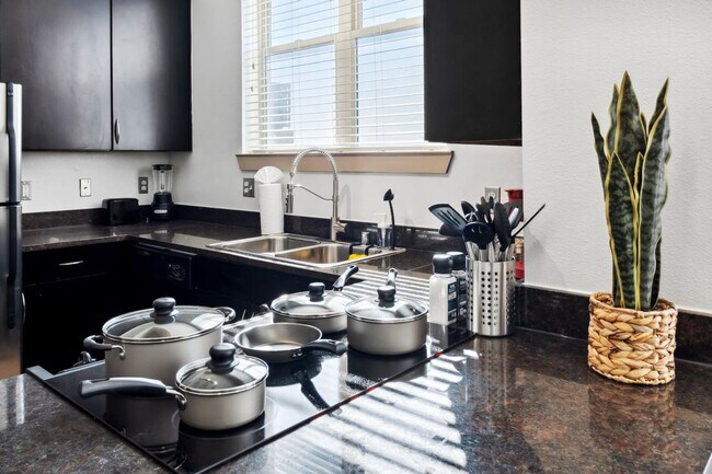 Building Photo - 264 N Walton St