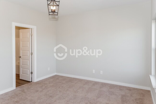Building Photo - Fantastic 4bd/2ba home! Coming soon!