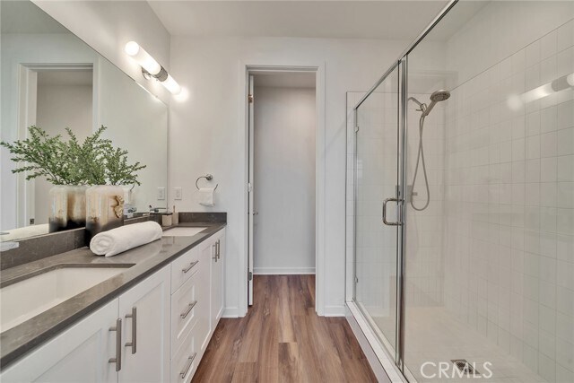 Building Photo - 120 Schick