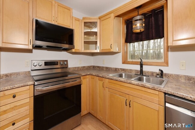 Building Photo - 81 Middletown Ave