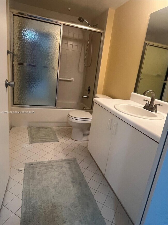 Building Photo - 550 SW 137th Ave