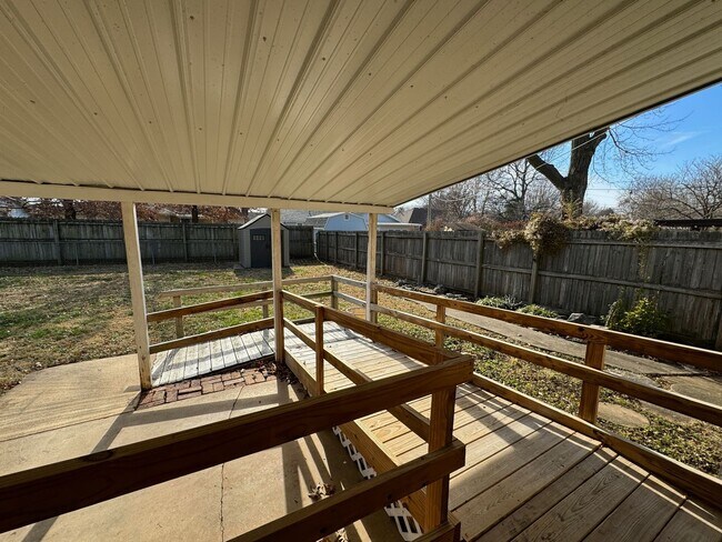 Building Photo - Gorgeous 3 bedroom, 2 bath home in a great Springfield neighborhood!