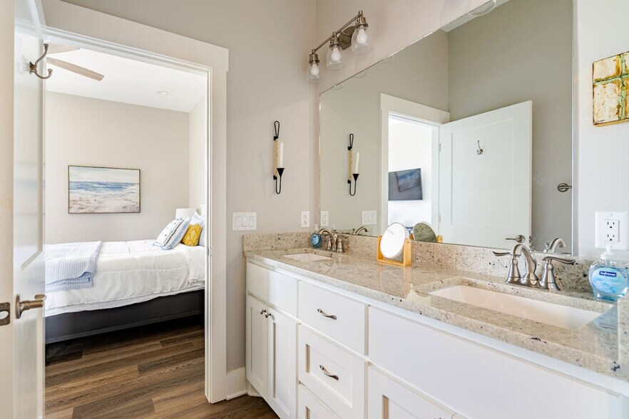 Building Photo - 804 1/2 Johnson Crawford Cir