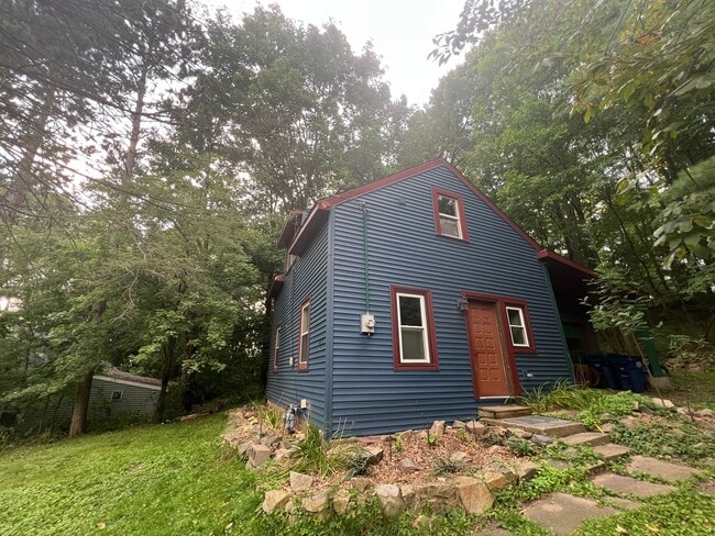 Building Photo - 816 Brown St