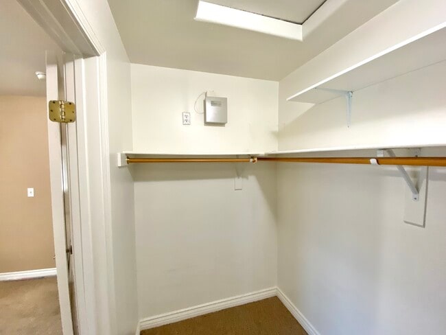 Building Photo - 15917 Sierra Vista Ct