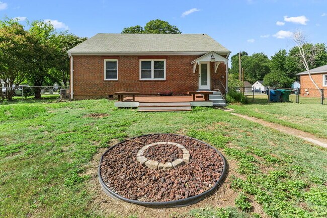 Building Photo - 2501 Williams St