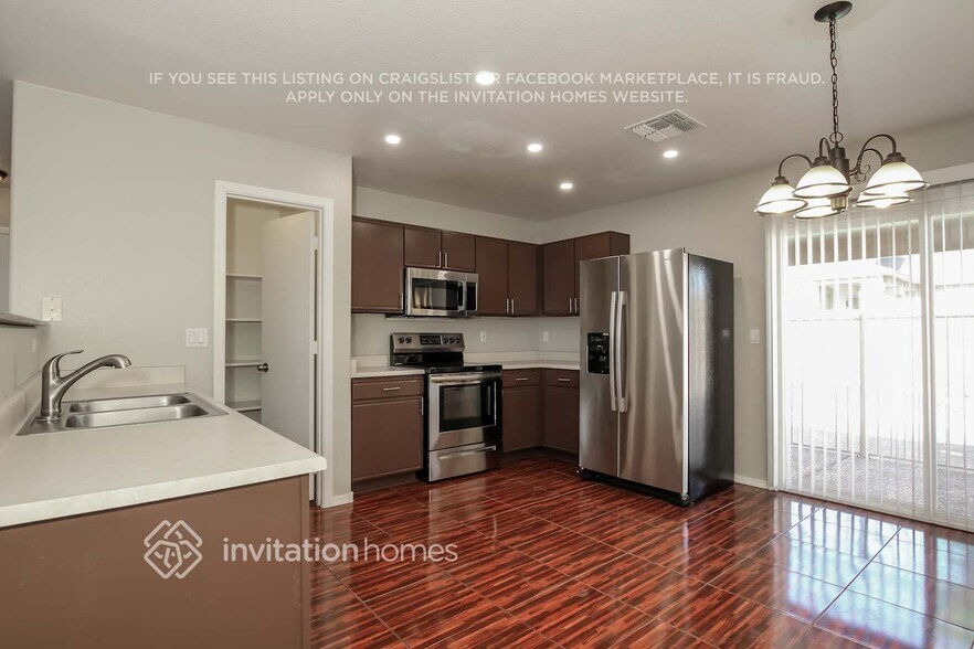 Building Photo - 11530 W Flores Dr