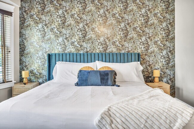 Building Photo - 1501 E 105th St