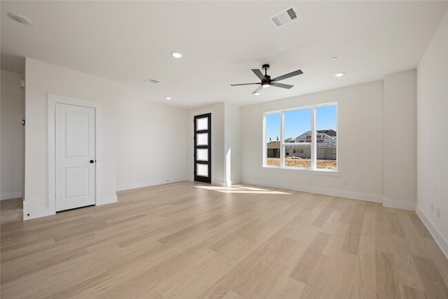 Building Photo - 9601 Dahlia Blvd