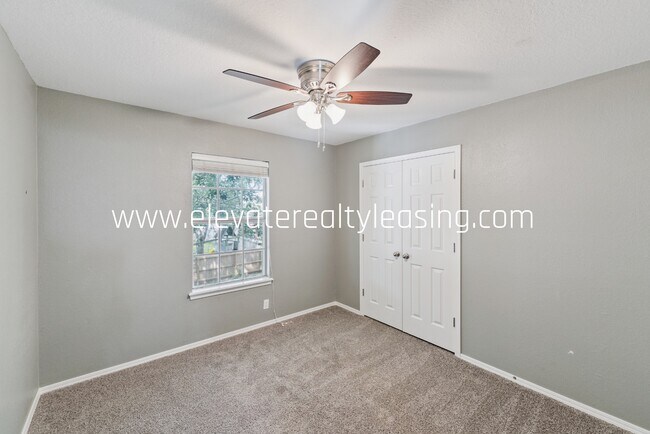 Building Photo - 1504 N Willow Ave