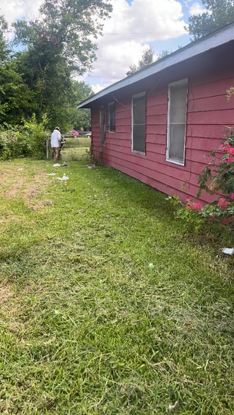 Building Photo - 5534 Groveton St