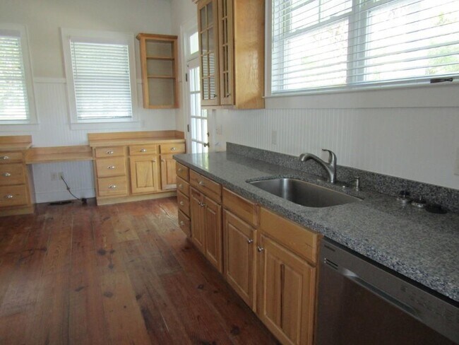 Building Photo - 703 Tradewind Ct