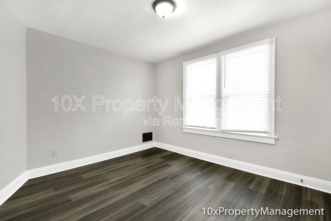 Building Photo - 1507 Duxberry Ave