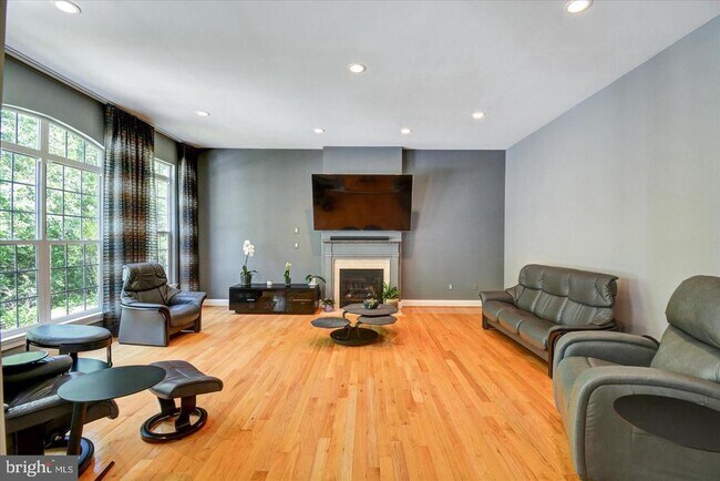 Building Photo - 2732 Lightfoot Dr