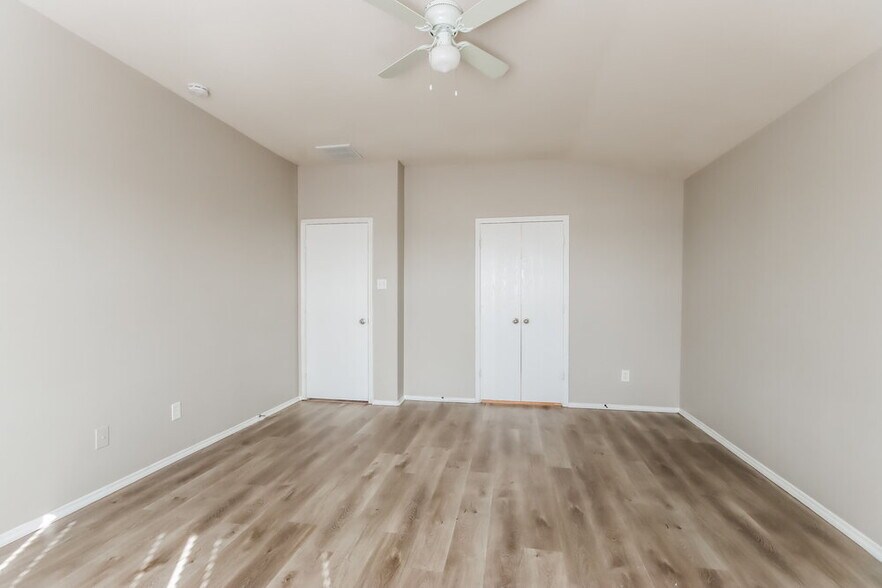 Building Photo - 214 Kestrel Ln