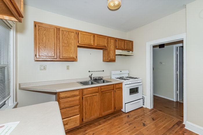 Building Photo - 1856 Clear Ave E