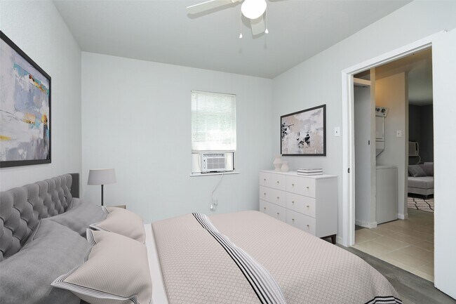 Building Photo - 2814 Winbern St